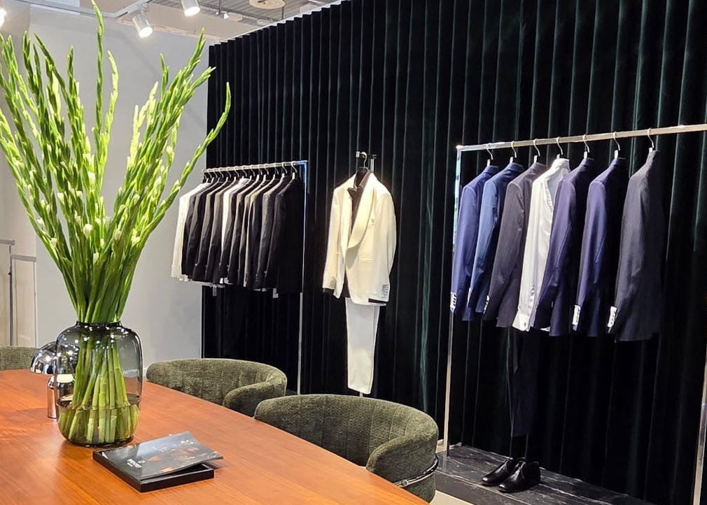 WILVORST Showroom in Düsseldorf mit Smoking-Anzügen, festlicher Herrenmode und stilvollen Accessoires