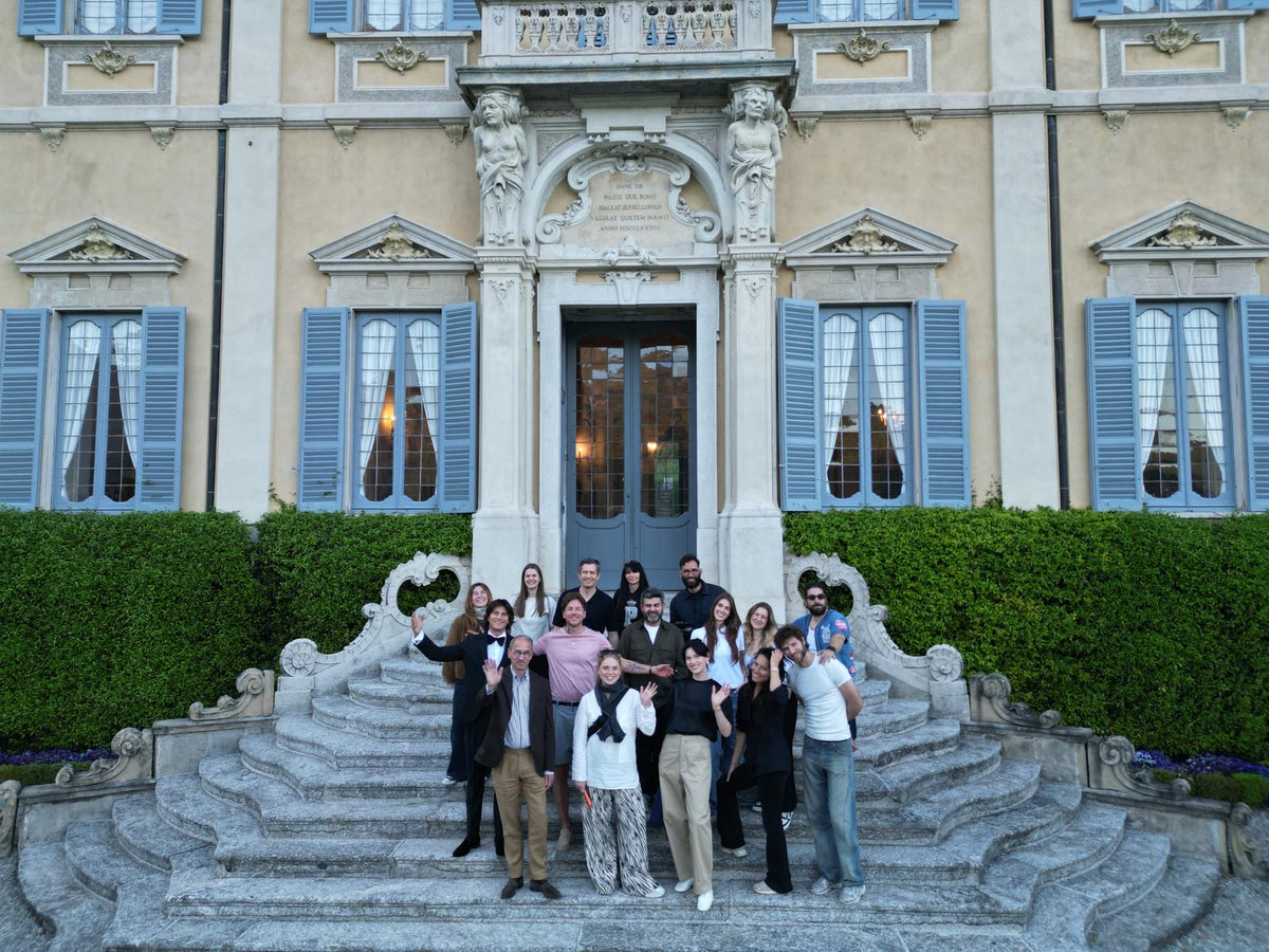 Ein Blick hinter die Kulissen: Das WILVORST Team beim Fotoshooting am Comer See – zwischen Fashion, besonderen Momenten und italienischem Flair.