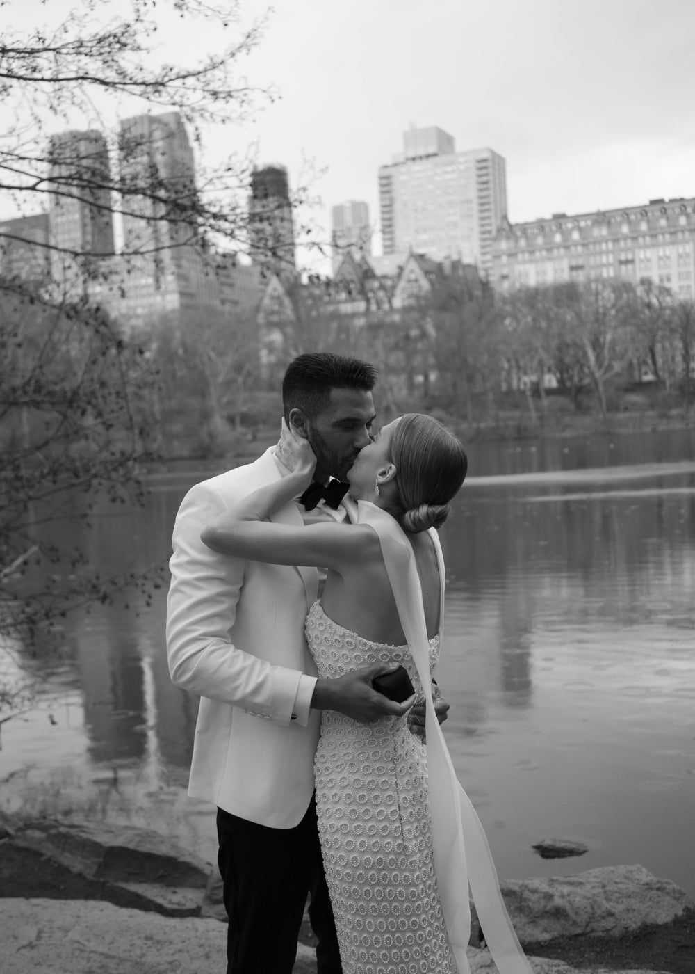 Der Smoking bzw. Dinnersakko für eine elegante Hochzeit in New York: Entdecke stilvolle WILVORST Looks für Bräutigame zwischen City Chic und Black Tie.