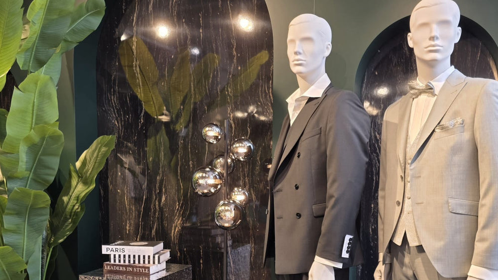 WILVORST Showroom Düsseldorf mit eleganten Hochzeitsanzügen, Black Tie Smokings und Herren-Accessoires