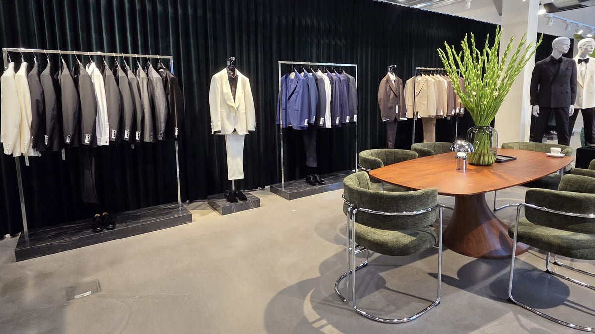 WILVORST Showroom in Düsseldorf mit Hochzeitsanzügen, Smokings und passenden Accessoires für Männer