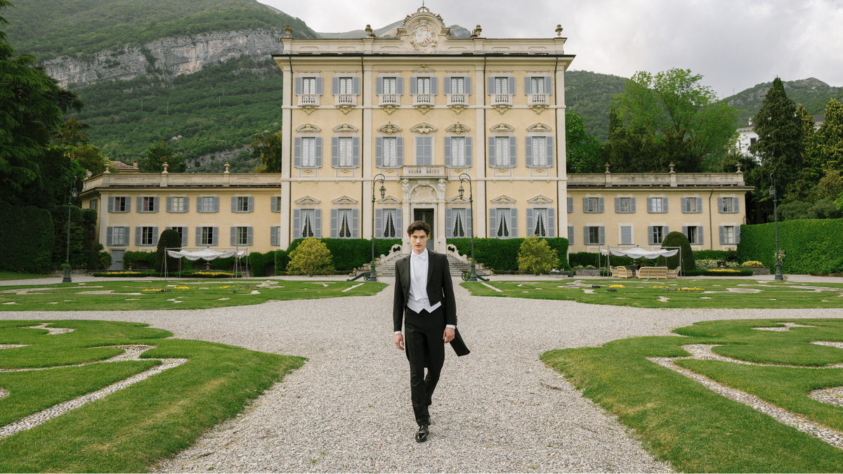 Klassische White Tie Abendgarderobe von WILVORST mit Frack-Anzug und eleganten Accessoires