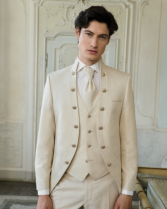 Eleganter Hochzeitsanzug in hellem beige / Champagner von TZIACCO by WILVORST für den stilvollen Bräutigam